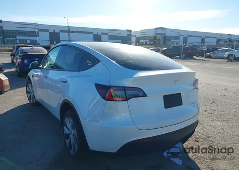 2021 Tesla Model Y Long Range Dual Motor All-Wheel Drive z USA, uszkodzony, nr VIN 5YJYGDEEXMF071658